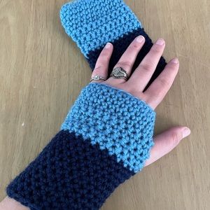 Fingerless gloves… adult size